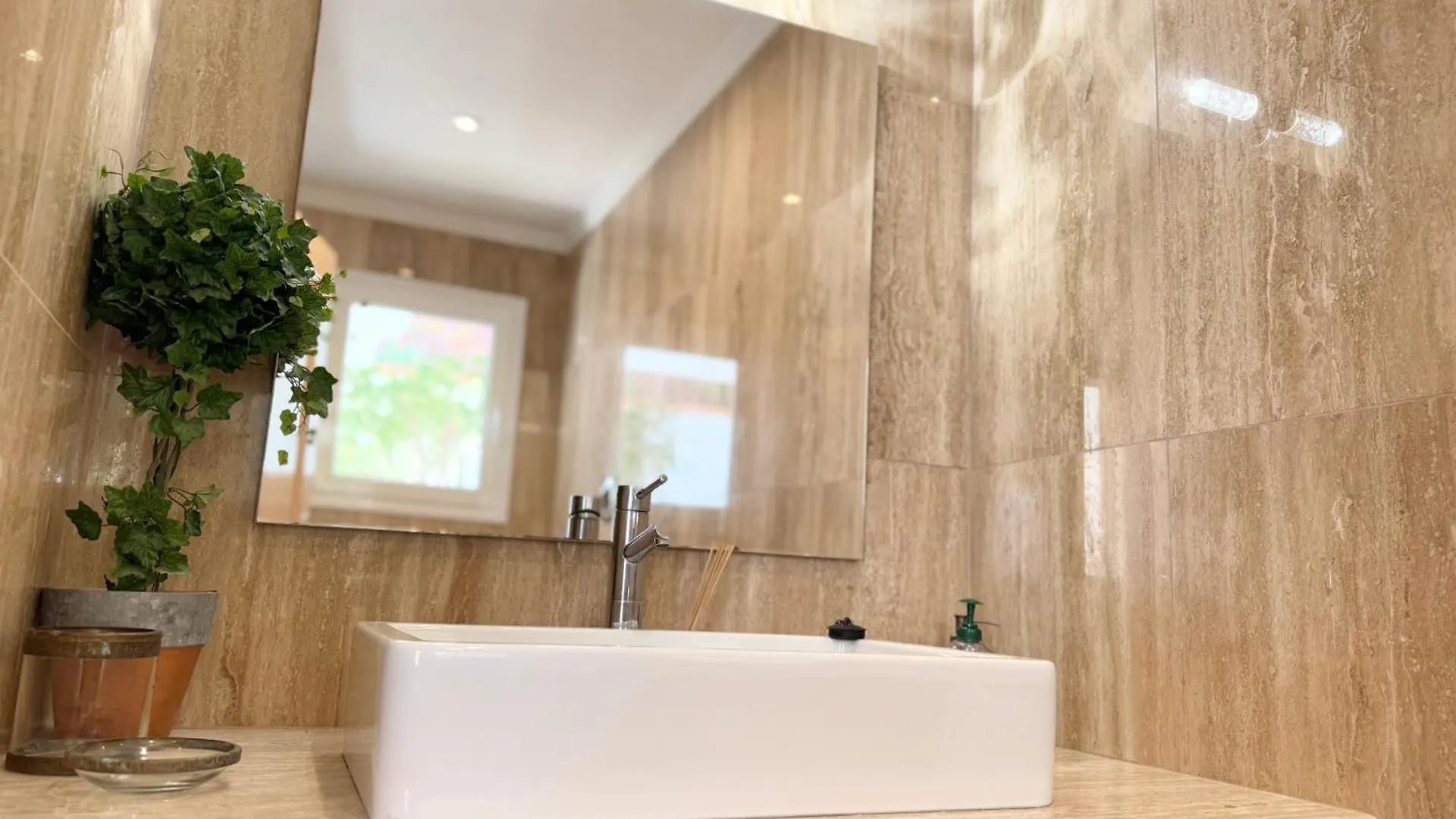 Villa Amorio A Spacious Modern Getaway With A Private Heated Pool & Sea Views Costa Adeje   Costa Adeje (Tenerife)