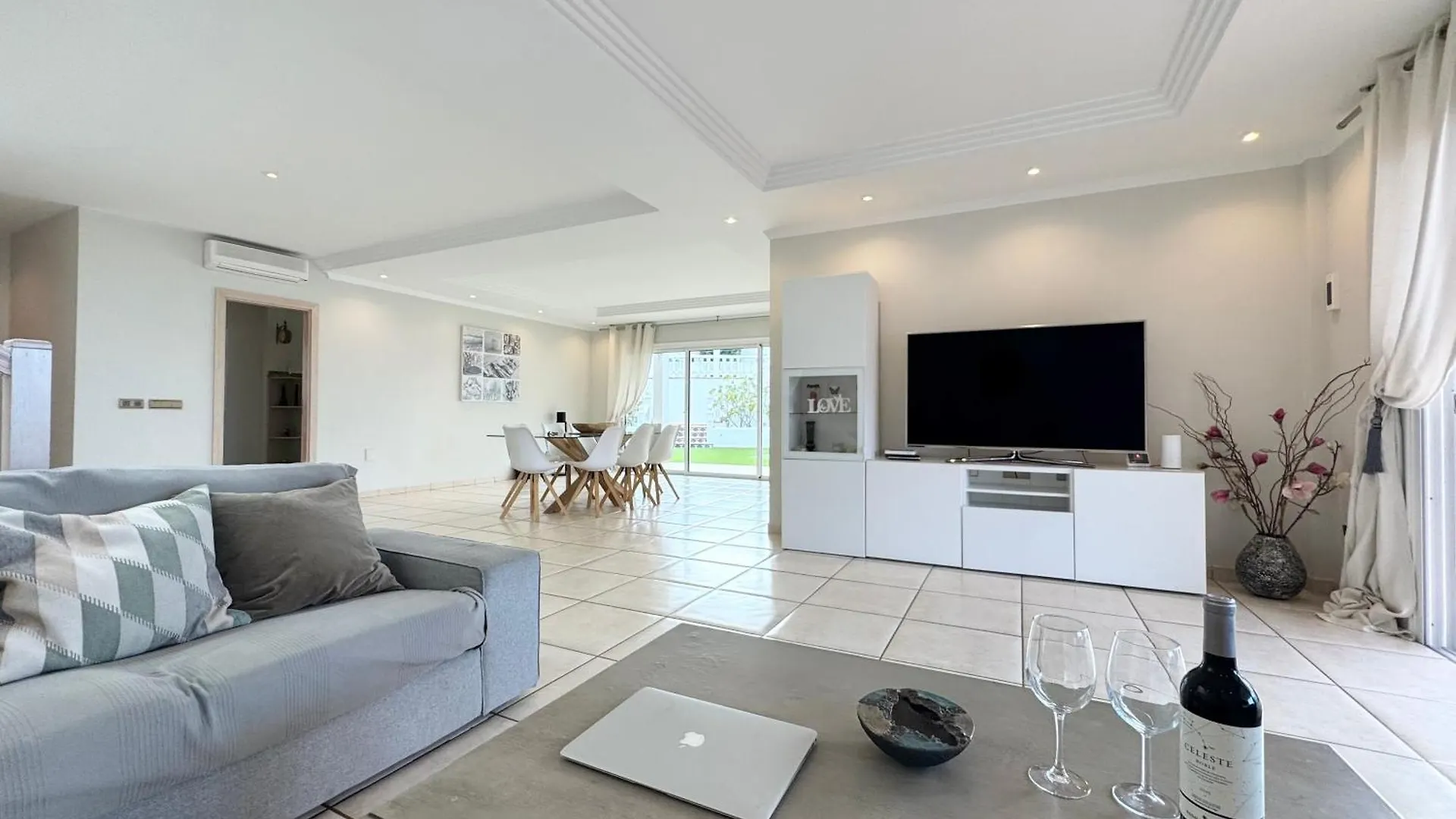 Villa Amorio A Spacious Modern Getaway With A Private Heated Pool & Sea Views Costa Adeje  Costa Adeje (Tenerife)